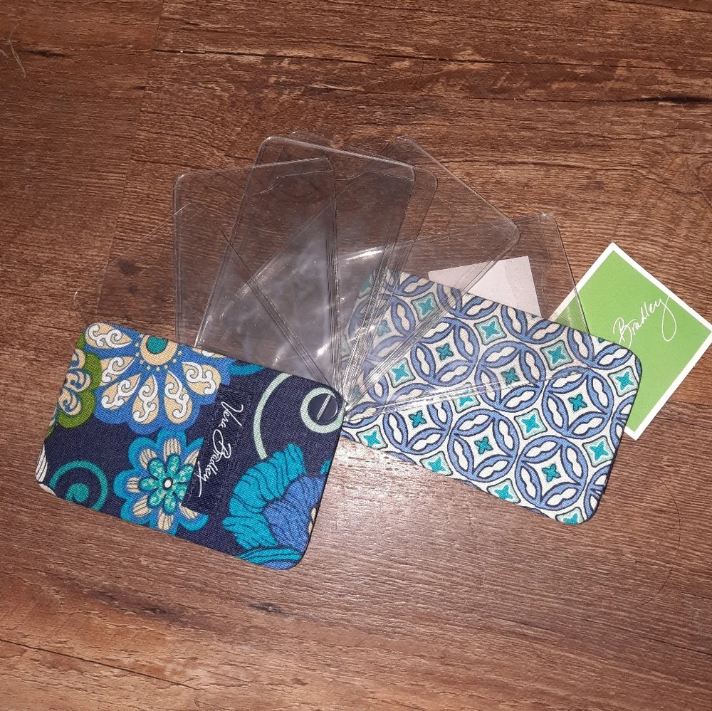 Vera Bradley Floral Pattern Card Fan- Mod Floral Blue - Picture 4 of 4